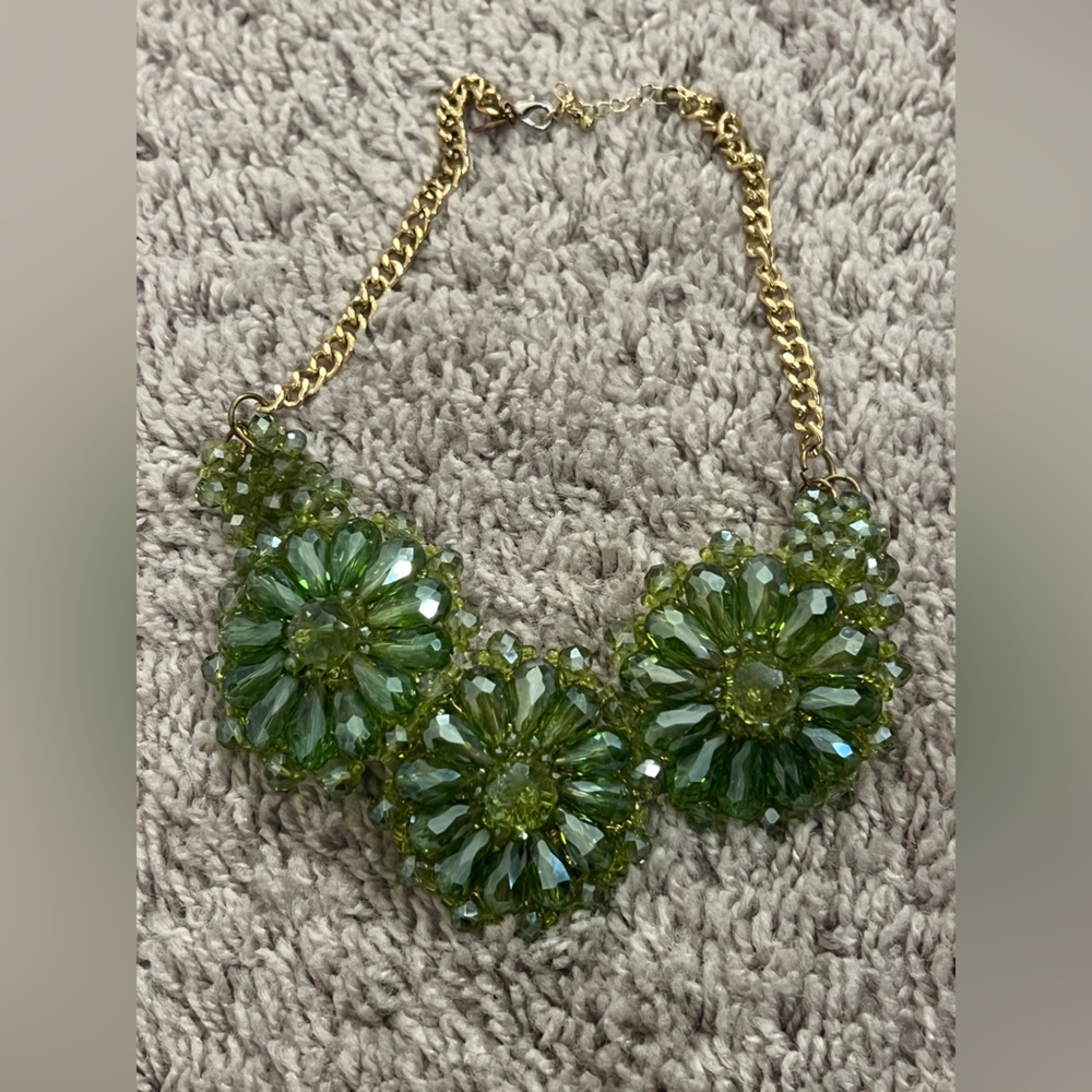 Elegant Green Floral Necklace